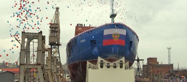 Урал сошел со стапелей: как атомный ледокол спустили на воду Урал сошел со стапелей: как атомный ледокол спустили на воду - Sputnik Литва