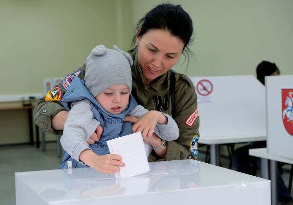 В Литве завершились выборы президента республики В Литве завершились выборы президента республики - Sputnik Литва
