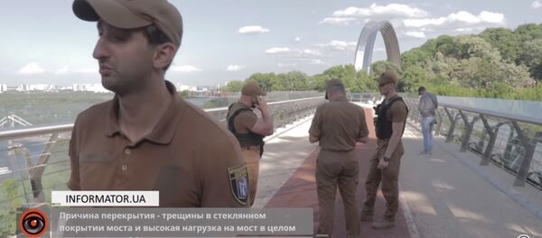 Опубликовано видео нового треснувшего моста в Киеве - Sputnik Литва
