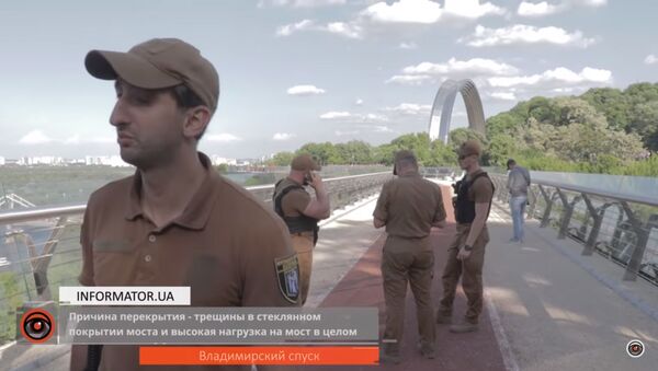 Опубликовано видео нового треснувшего моста в Киеве - Sputnik Литва