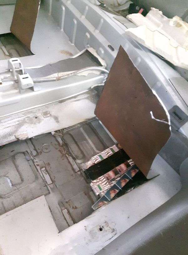 Baltarusė bandė įvežti į Lietuvą cigaretes, paslėptas automobilio dugne Baltarusė bandė įvežti į Lietuvą cigaretes, paslėptas automobilio dugne - Sputnik Lietuva