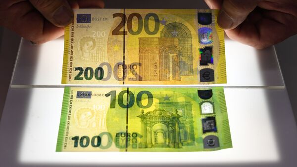 Новые банкноты достоинством 100 и 200 евро, архивное фото - Sputnik Литва