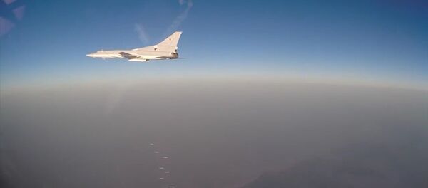 Боевой вылет бомбардировщиков ВКС РФ для атаки позиций террористов в Сирии Боевой вылет бомбардировщиков ВКС РФ для атаки позиций террористов в Сирии - Sputnik Литва