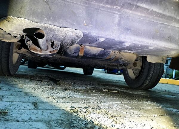 Литовец пытался провезти контрабанду сигарет в машине с двойным дном - Sputnik Литва