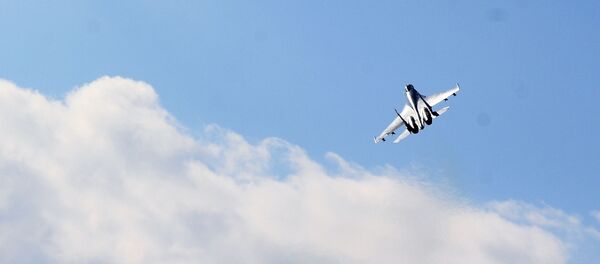 Многофункциональный истребитель Су-35 , архивное фото Многофункциональный истребитель Су-35 , архивное фото - Sputnik Lietuva