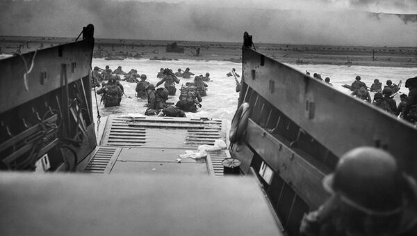Высадка войск американской 1-й пехотной дивизии. Пляж Омаха, утро 6 июня 1944 года, архивное фото - Sputnik Lietuva