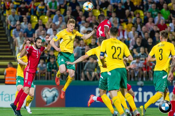 У литовских футболистов не получился реванш над Люксембургом - Sputnik Литва