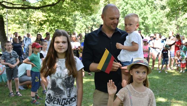 Собрание традиционных семей в Бернардинском саду, 8 июня 2019 года - Sputnik Lietuva