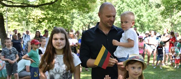 Собрание традиционных семей в Бернардинском саду, 8 июня 2019 года - Sputnik Литва
