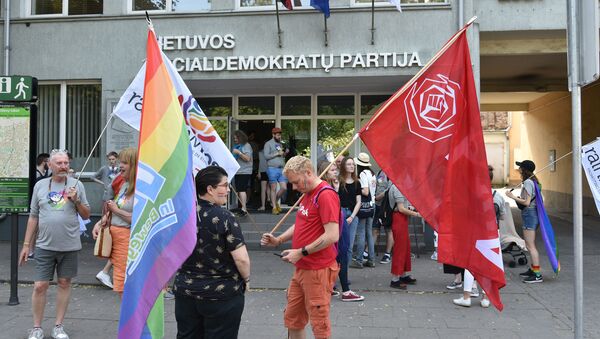 Акция против гей-парада в Вильнюсе - Sputnik Литва