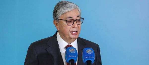 Касым-Жомарт Токаев, президент и кандидат в президенты Казахстана, выступает после голосования на президентских выборах в Нур-Султане, Казахстан, 9 июня 2019 года Касым-Жомарт Токаев, президент и кандидат в президенты Казахстана, выступает после голосования на президентских выборах в Нур-Султане, Казахстан, 9 июня 2019 года - Sputnik Lietuva