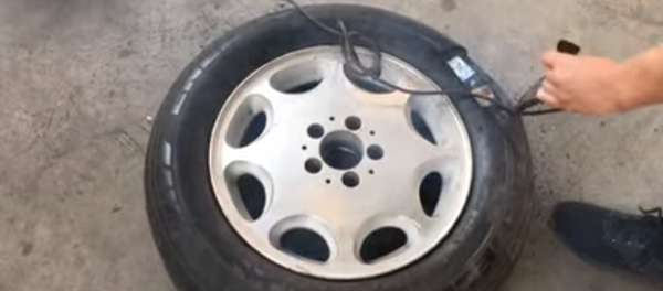 Белорус попытался провезти в Литву сигареты в запасном колесе - Sputnik Литва