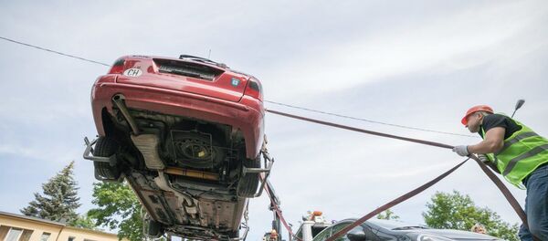 В Вильнюсе начали избавляться от бесхозных автомобилей, архивное фото - Sputnik Литва