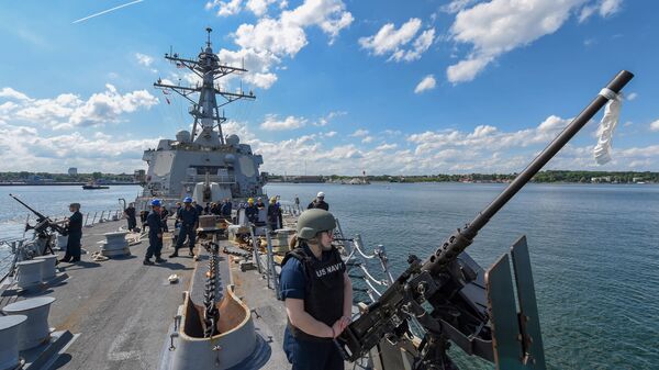 Ракетный эсминец USS Gravely отправляется из Киля (Германия) для участия в учениях НАТО BALTOPS - 2019, 9 июня 2019 года - Sputnik Литва