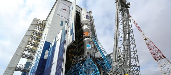 Вывоз ракеты Союз-2.1а с космическими аппаратами на стартовую площадку космодрома Восточный - Sputnik Литва