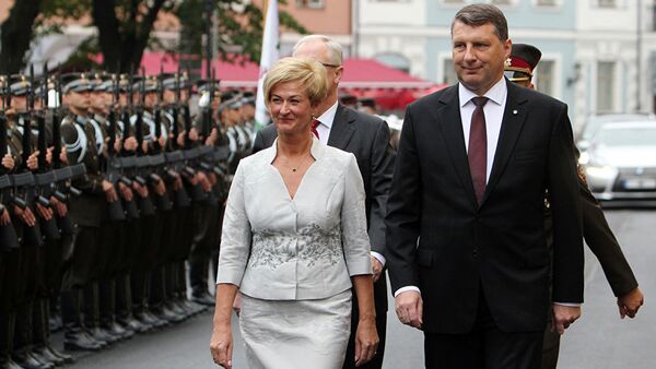 Президент Латвии Раймондс Вейонис с женой Иветой - Sputnik Литва