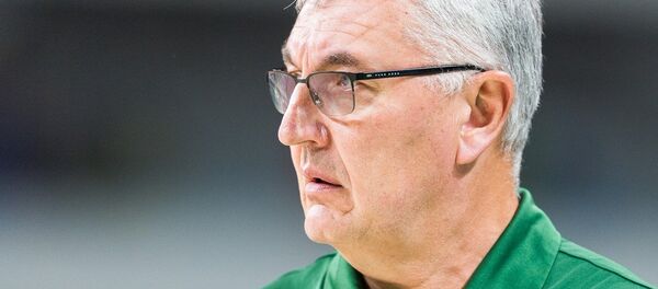 Тренер литовской сборной по баскетболу Йонас Казлаускас Тренер литовской сборной по баскетболу Йонас Казлаускас - Sputnik Литва