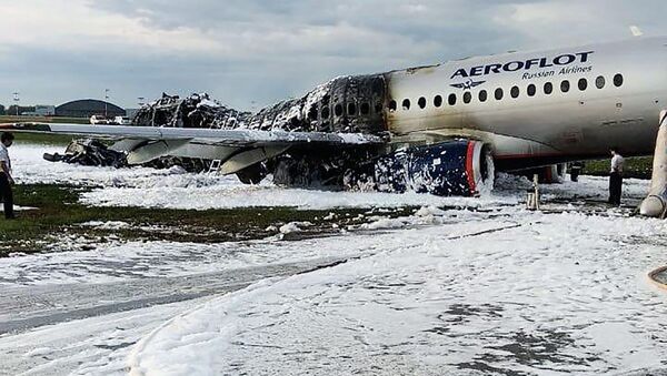 Разрушенный фюзеляж российского самолета Superjet-100 в аэропорту Шереметьево под Москвой после его крушения, 5 мая 2019 года - Sputnik Литва