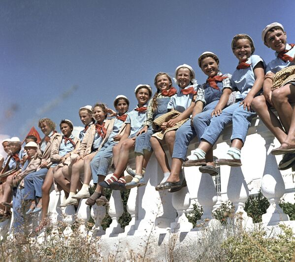 Школьники, отдыхающие во Всесоюзном пионерском лагере имени В.И.Ленина Артек, 1963 год - Sputnik Lietuva