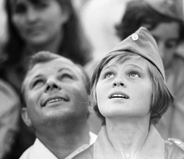 Юрий Гагарин в качестве почетного гостя в Артеке, 1967 год - Sputnik Lietuva