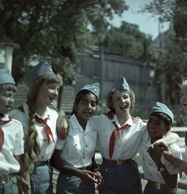Советские и индийские дети в лагере Артек, 1968 год - Sputnik Lietuva