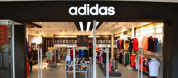 Магазин Adidas, архивное фото Магазин Adidas, архивное фото - Sputnik Литва