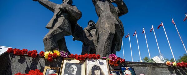 Памятник Освободителям в Риге, архивное фото Памятник Освободителям в Риге, архивное фото - Sputnik Lietuva