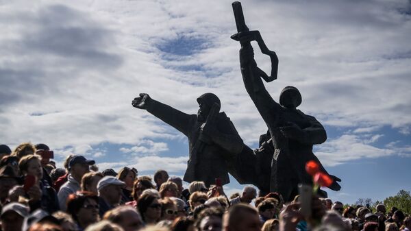 Памятник Освободителям в Риге, архивное фото - Sputnik Литва