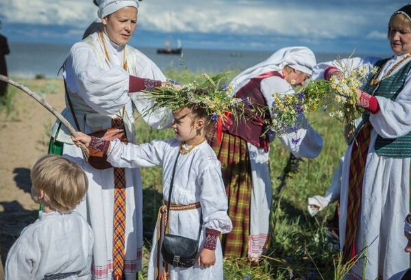 Gražiausios Joninių tradicijos bus pristatytos festivalyje Neringoje Gražiausios Joninių tradicijos bus pristatytos festivalyje Neringoje - Sputnik Lietuva
