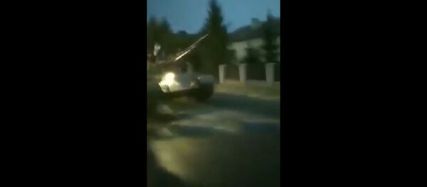 Girtas Lenkijos gyventojas pasivažinėjo po miestą tarybiniu tanku - Sputnik Lietuva