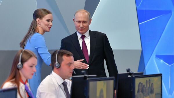 Прямая линия с президентом РФ Владимиром Путиным - Sputnik Lietuva