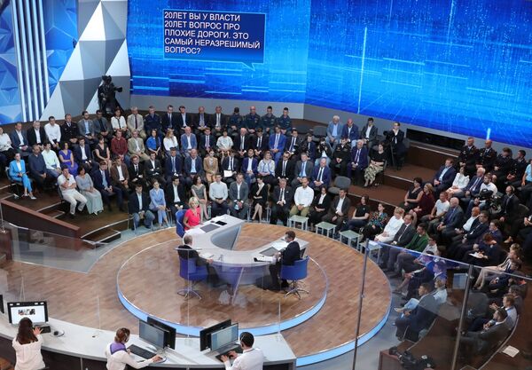 Потери Запада, экономика 90-х и Зеленский: Путин ответил на вопросы россиян Потери Запада, экономика 90-х и Зеленский: Путин ответил на вопросы россиян - Sputnik Литва