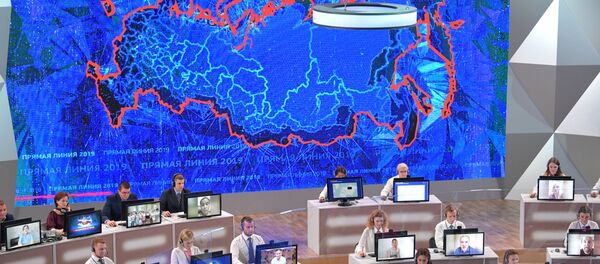 Прямая линия с президентом РФ Владимиром Путиным Прямая линия с президентом РФ Владимиром Путиным - Sputnik Lietuva