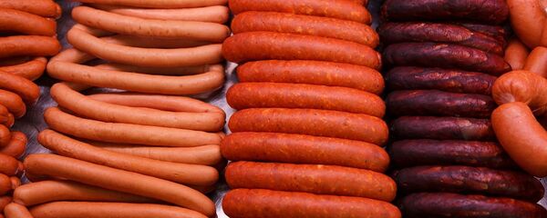 Колбасы, архивное фото - Sputnik Литва