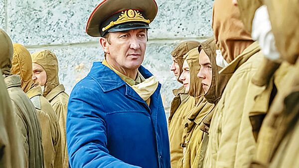 Актер Ральф Айнесон в роли генерала Тараканова в сериале Чернобыль - Sputnik Lietuva