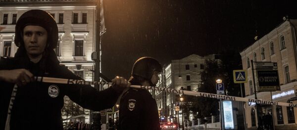 Мужчина угрожает устроить взрыв в отделении банка в центре Москвы Мужчина угрожает устроить взрыв в отделении банка в центре Москвы - Sputnik Литва