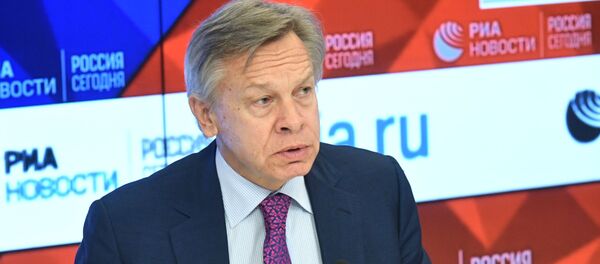 Председатель комиссии Совета Федерации РФ по информационной политике и взаимодействию со средствами массовой информации Алексей Пушков , архивное фото - Sputnik Литва