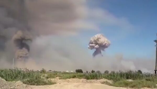 Мощный взрыв на складах боеприпасов в Арыси – видео очевидцев   - Sputnik Lietuva