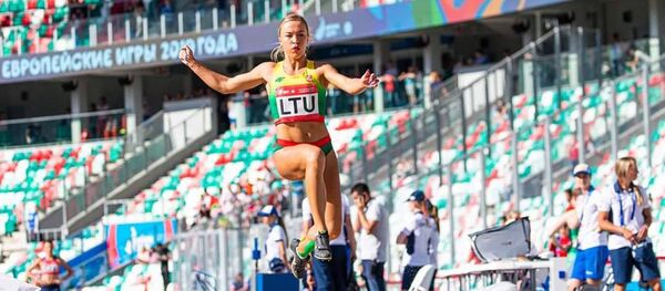 Литовская легкоатлетка выступает в Минске на II Европейских играх - Sputnik Литва