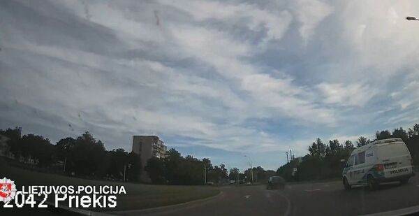 Литовские полицейские сняли на видео погоню за пьяным водителем - Sputnik Lietuva