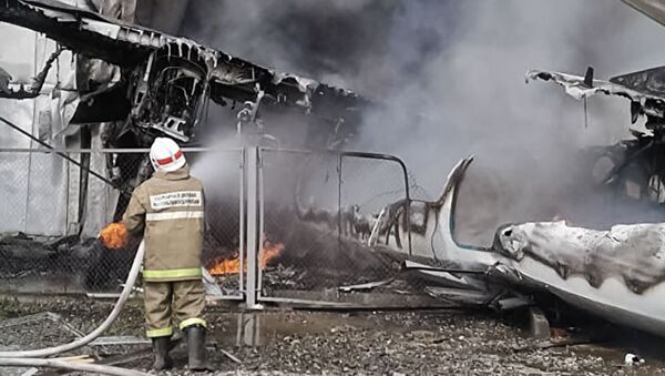 Пассажирский самолет Ан-24 авиакомпании Ангара совершил аварийную посадку в аэропорту Нижнеангарска - Sputnik Lietuva