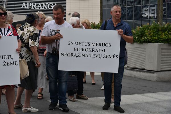 Требуем справедливости: в Вильнюсе прошел митинг против земельных воров - Sputnik Литва
