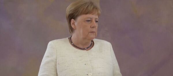 Меркель вновь стало плохо на официальном мероприятии Меркель вновь стало плохо на официальном мероприятии - Sputnik Литва