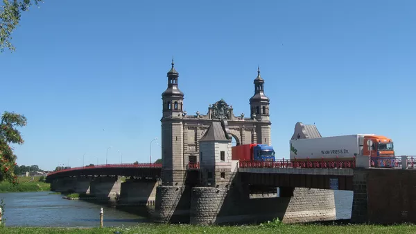 Мост королевы Луизы через реку Неман в городе Советск, Калининградская область, архивное фото
