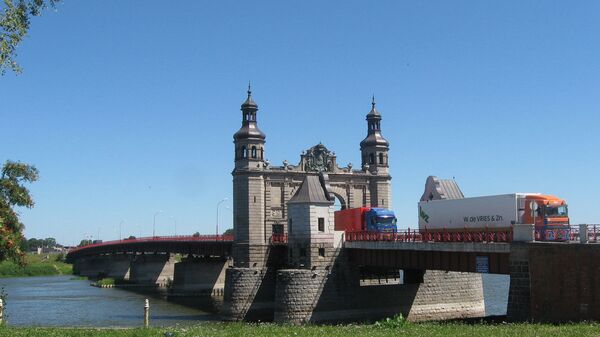 Мост королевы Луизы через реку Неман в городе Советск, Калининградская область, архивное фото Мост королевы Луизы через реку Неман в городе Советск, Калининградская область, архивное фото - Sputnik Lietuva