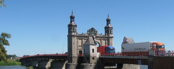 Мост королевы Луизы через реку Неман в городе Советск, Калининградская область, архивное фото - Sputnik Lietuva