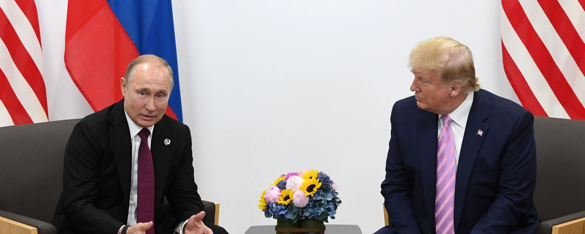 Встреча президента РФ Владимира Путина и президента США Дональда Трампа  на саммите Большая двадцатка - Sputnik Литва, 1920, 06.10.2021