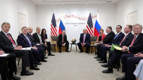 Встреча президента РФ Владимира Путина и президента США Дональда Трампа  на саммите Большая двадцатка - Sputnik Lietuva