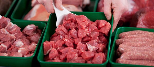 Свежее мясо в супермаркете, архивное фото Свежее мясо в супермаркете, архивное фото - Sputnik Lietuva