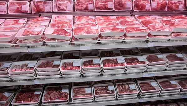 Свежее мясо в супермаркете, архивное фото - Sputnik Литва